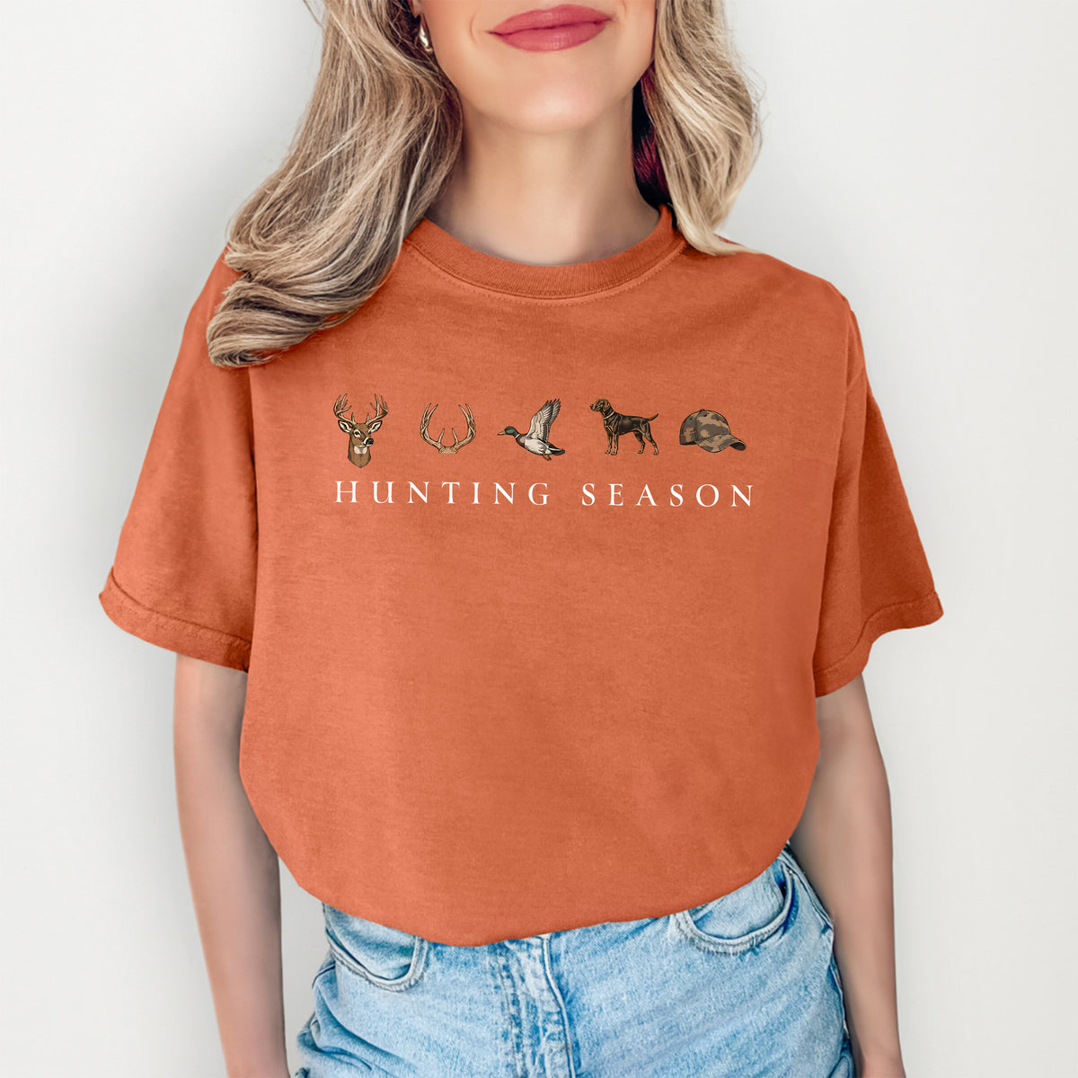 Minimalistisches Outdoor-T-Shirt mit Wildtiermotiv – „JAGDSAISON“